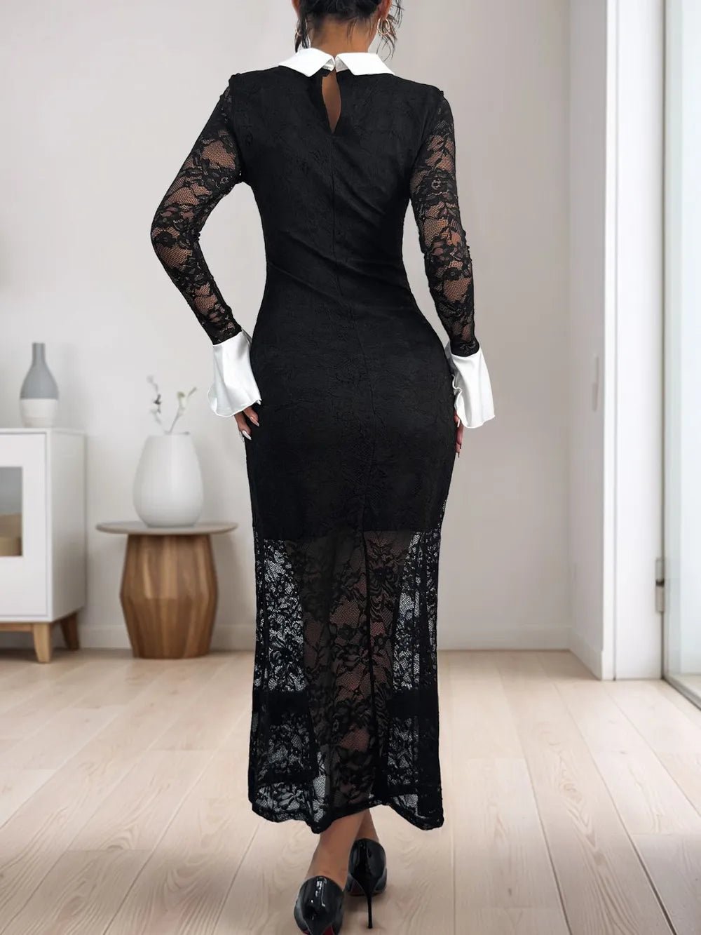 Robe Noire en Dentelle avec Col Blanc - IRRESISTIBLE